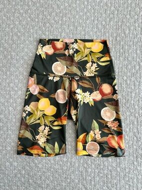 Beyond Yoga Botanical Fruit Print Bike Shorts High Waist 7” Inseam Size S